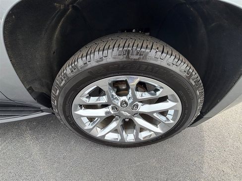 Used 2019 Chevrolet Suburban LT w/ Luxury Package image 32