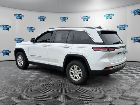 Used 2023 Jeep Grand Cherokee Laredo w/ Luxury Tech Group I AWD/4WD image 4