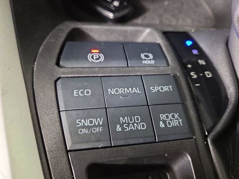 Used 2022 Toyota RAV4 XLE Premium AWD/4WD image 27