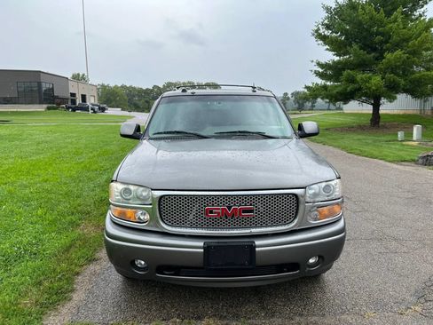 Used 2005 GMC Yukon Denali AWD/4WD image 2