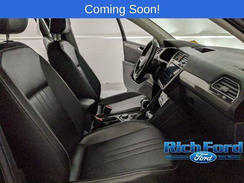 Used 2024 Volkswagen Tiguan SE w/ Panoramic Sunroof Package image 21