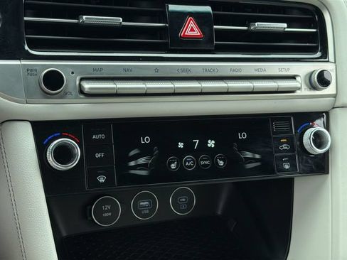 Used 2025 Genesis G70 2.5T RWD image 26