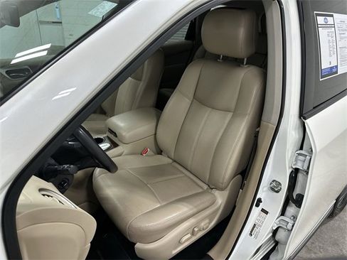 Used 2017 Nissan Pathfinder Platinum image 15