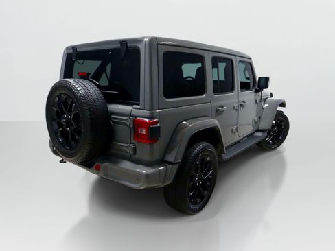 Used 2022 Jeep Wrangler Unlimited Sahara AWD/4WD image 5
