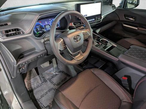 Used 2025 Toyota Sienna XSE image 10