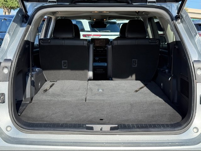 Used 2020 Toyota Highlander XLE AWD/4WD image 32