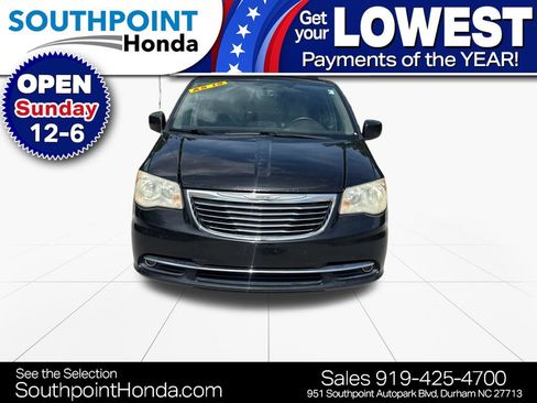 Used 2013 Chrysler Town & Country Touring FWD image 2