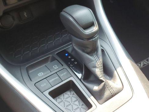 Used 2021 Toyota RAV4 XLE FWD image 30
