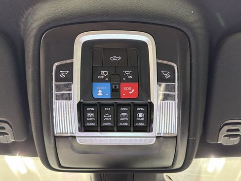 Used 2025 RAM 1500 Big Horn AWD/4WD image 36