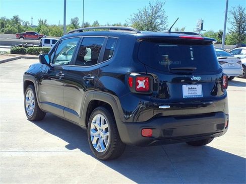 Used 2015 Jeep Renegade Latitude image 3