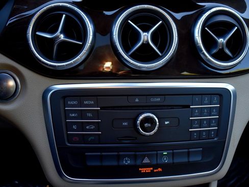 Used 2015 Mercedes-Benz CLA 250 image 25