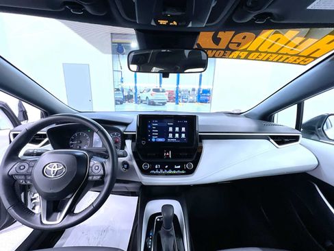 Used 2025 Toyota Corolla SE w/ Convenience Package FWD image 23