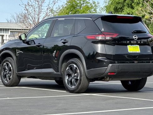 Used 2025 Nissan Rogue SV image 3