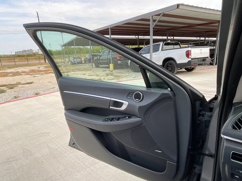 Used 2021 Hyundai Sonata Limited w/ Preferred Accessory Package FWD image 29