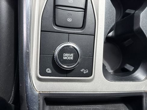 Used 2022 Ford Explorer XLT w/ Equipment Group 202A AWD/4WD image 22