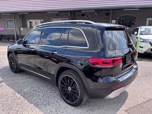 Used 2023 Mercedes-Benz GLB 250 4MATIC w/ Premium Package image 5