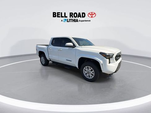 Used 2025 Toyota Tacoma SR5 image 2