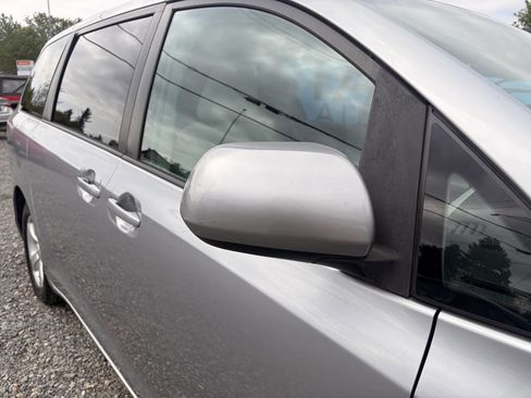 Used 2011 Toyota Sienna LE FWD image 9
