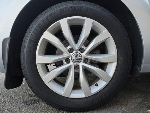Used 2013 Volkswagen Beetle TDI FWD image 35