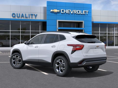 New 2026 Chevrolet Trax LT w/ Driver Confidence Package FWD image 17
