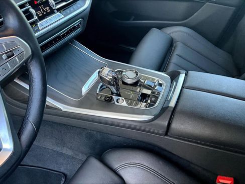 Used 2022 BMW X7 xDrive40i w/ Parking Assistance Package image 16