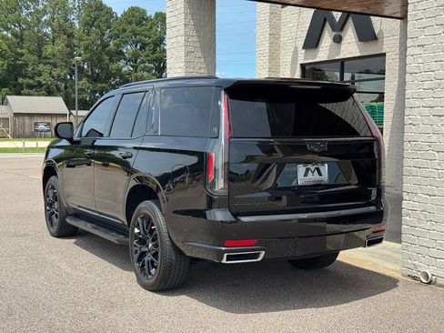 Used 2023 Cadillac Escalade Premium Luxury AWD/4WD image 11