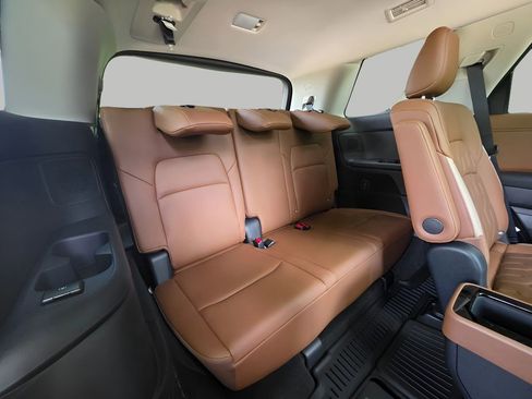 New 2026 Nissan Pathfinder Platinum AWD/4WD image 9