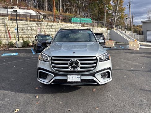 Used 2025 Mercedes-Benz GLS 450 4MATIC image 3