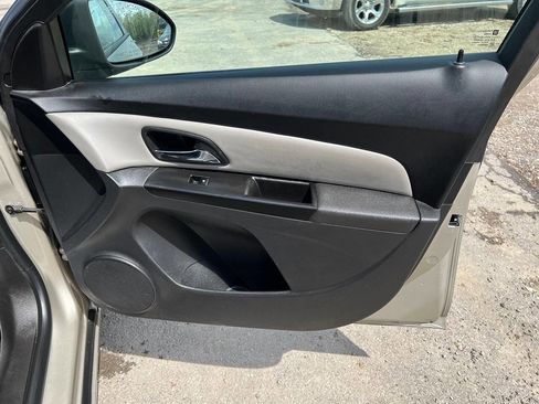 Used 2013 Chevrolet Cruze LS FWD image 7