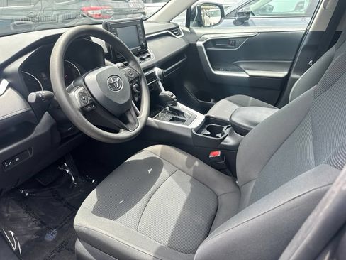 Used 2021 Toyota RAV4 LE FWD image 3