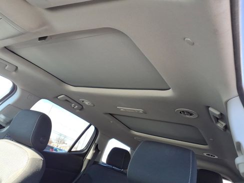 Used 2023 GMC Acadia SLE w/ Driver Convenience Package image 17