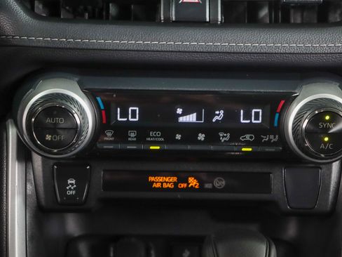 Used 2022 Toyota RAV4 LE AWD/4WD image 20