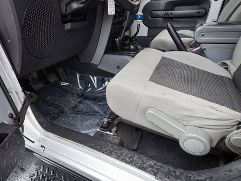 Used 2010 Jeep Wrangler Sahara image 13