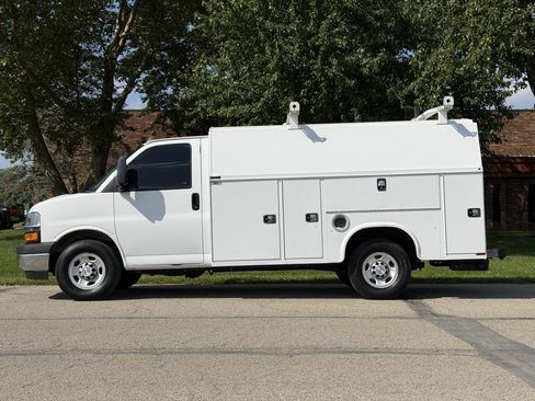 Used 2020 Chevrolet Express 3500 w/ Power Convenience Package RWD image 3
