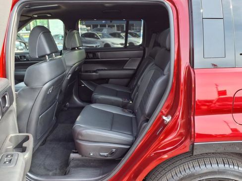 Used 2024 Hyundai Santa Fe Calligraphy image 12