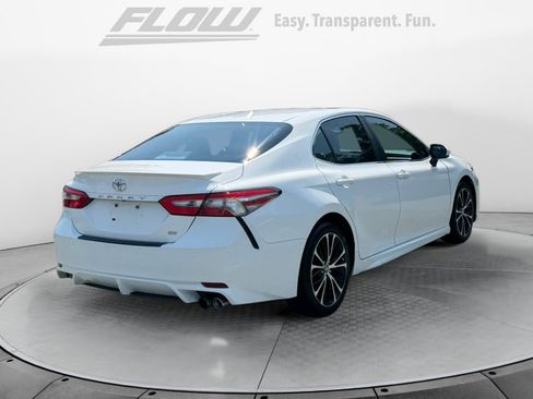 Used 2018 Toyota Camry SE w/ Moonroof Package FWD image 9