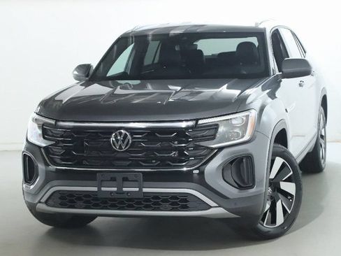Used 2024 Volkswagen Atlas Cross Sport SE AWD/4WD image 3