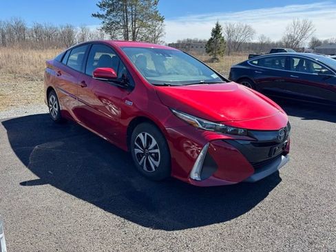 Used 2018 Toyota Prius Prime Premium image 1