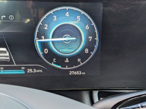 Used 2025 Hyundai Elantra SEL FWD image 20