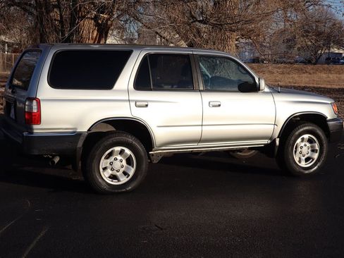 Used 2000 Toyota 4Runner SR5 image 4