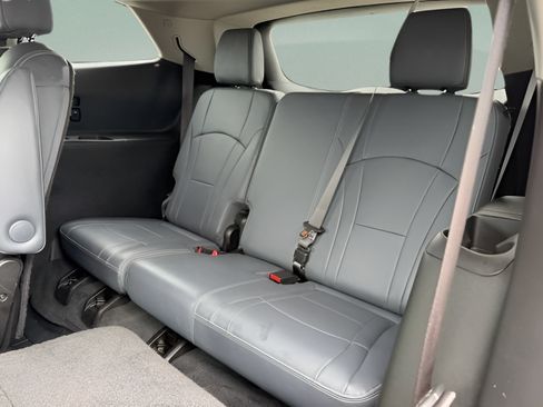 Used 2021 Buick Enclave Essence FWD image 23