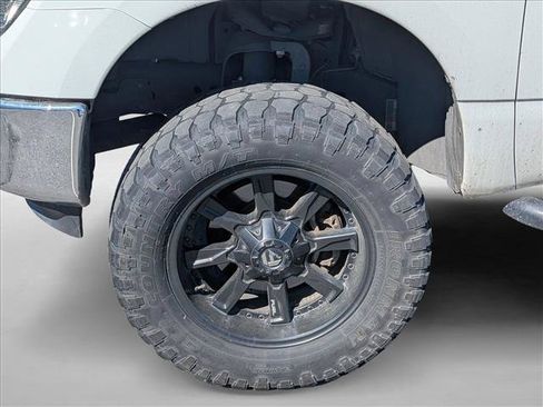 Used 2019 Nissan Titan SV w/ SV Convenience Package AWD/4WD image 15