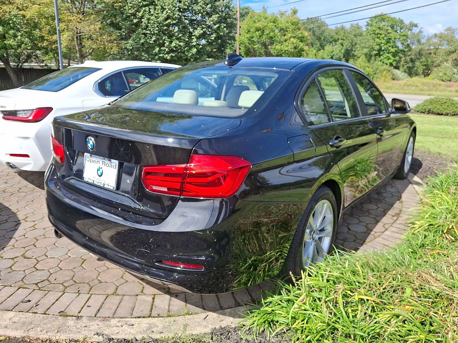 Used 2016 BMW 320i xDrive Sedan AWD/4WD image 6