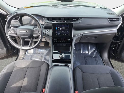 Certified 2023 Jeep Grand Cherokee Laredo w/ Luxury Tech Group I AWD/4WD image 2