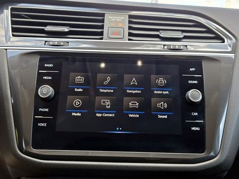 Used 2024 Volkswagen Tiguan SE image 14