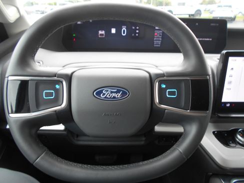 Used 2025 Ford Expedition Max Active AWD/4WD image 19
