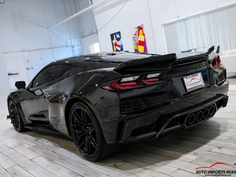Used 2025 Chevrolet Corvette Z06 RWD image 18