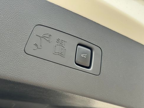 Used 2025 Lincoln Corsair Reserve AWD/4WD image 30