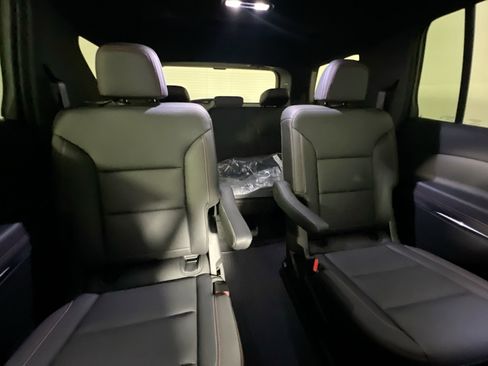 Used 2025 Chevrolet Traverse Z71 w/ Enhanced Driving Package AWD/4WD image 33