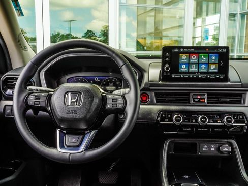 Used 2025 Honda Pilot Elite image 17